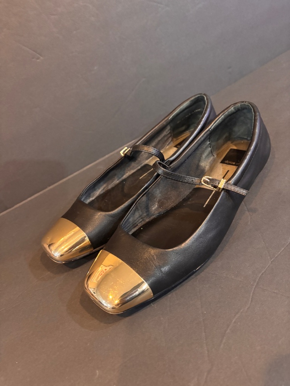 Dolce Vita Reyes Mary Jane Flats Black Gold Toe Cap Leather Womens Size 8.5